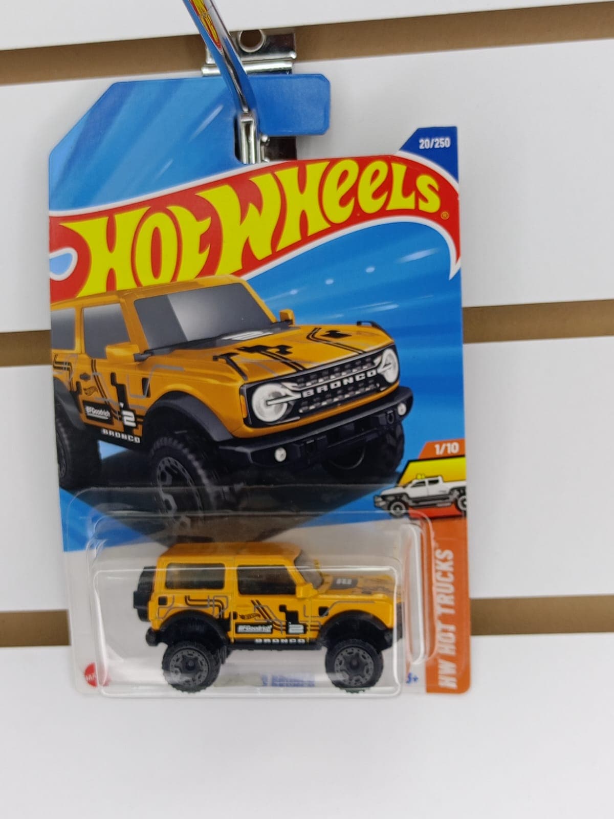 21 FORD BRONCO (AMARILLO)