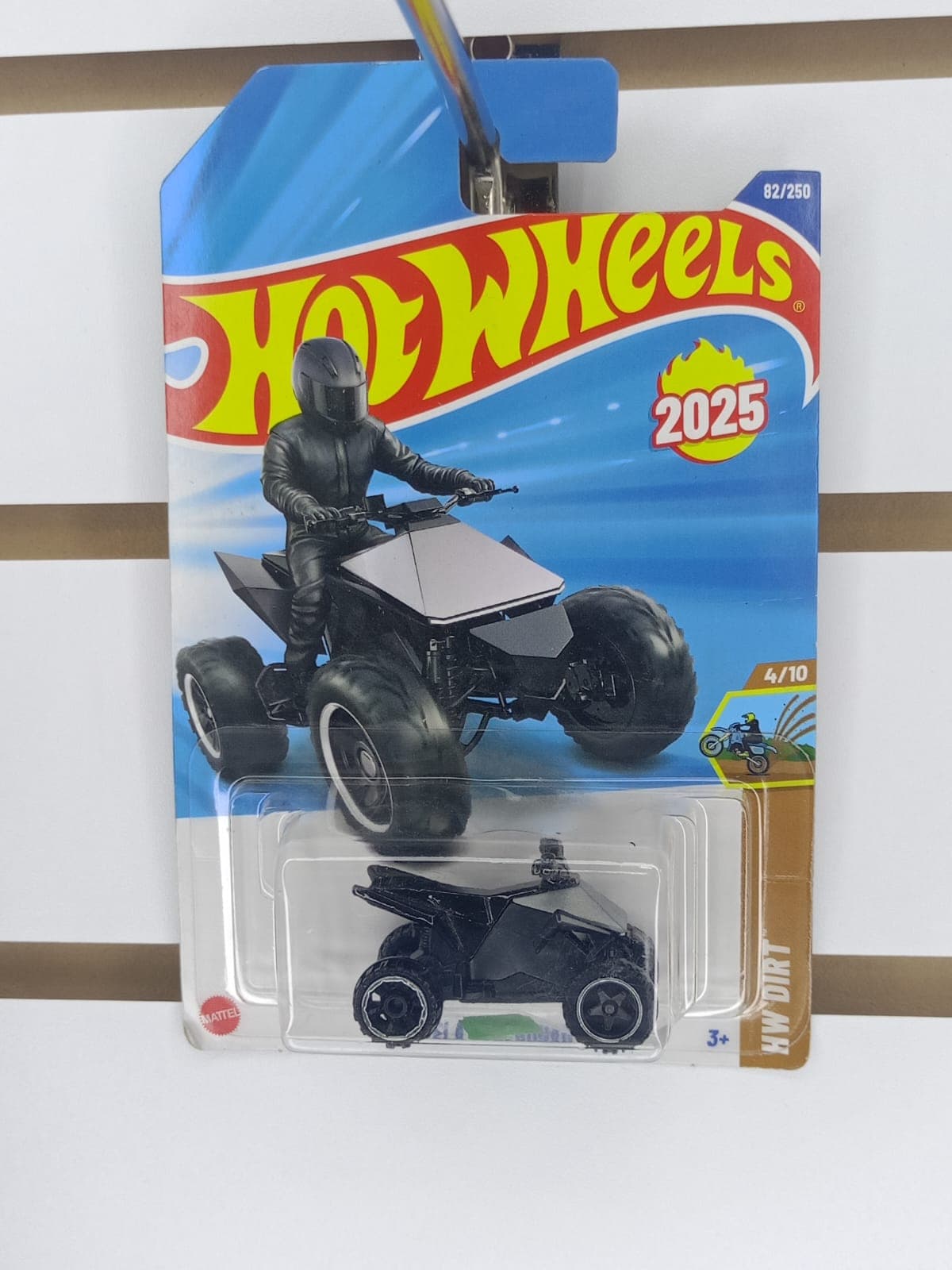 TESLA CYBERQUAD PLOMA