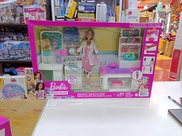 Barbie clínica medica