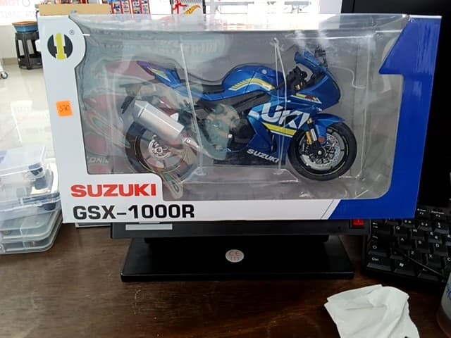 SUZUKI GSX 1000 R